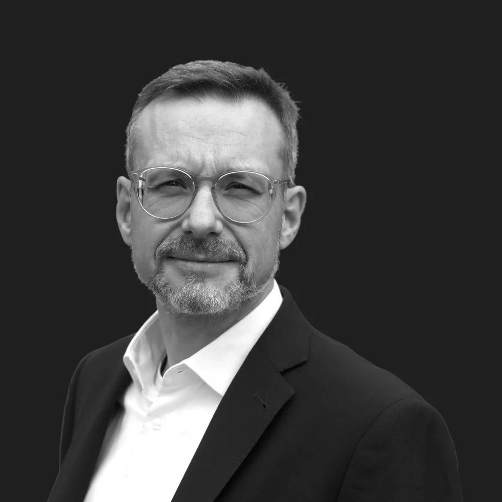 Marius Hebebrand s/w Portrait - Notar in Dortmund und Anwalt für Arbeitsrecht in Dortmund